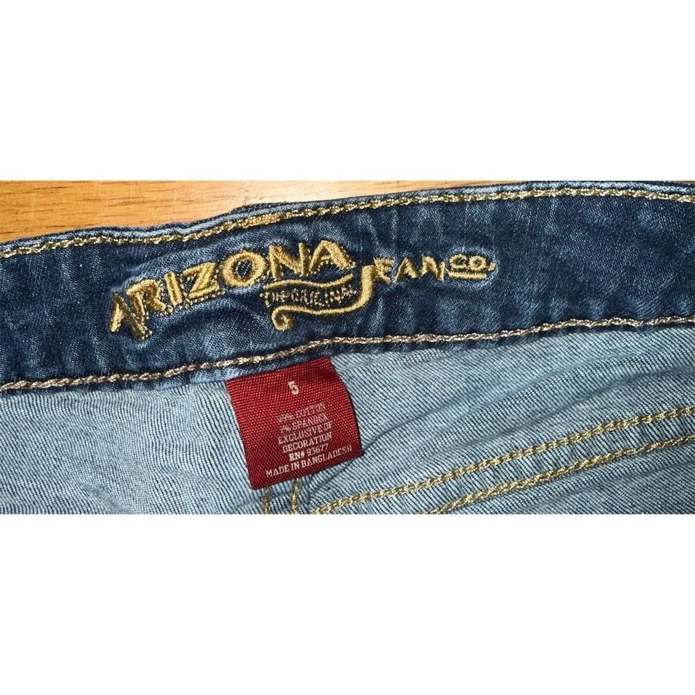 Arizona Jeans Denim Cuffed Shorts Blue Size 5 Distressed - Picture 3 of 4